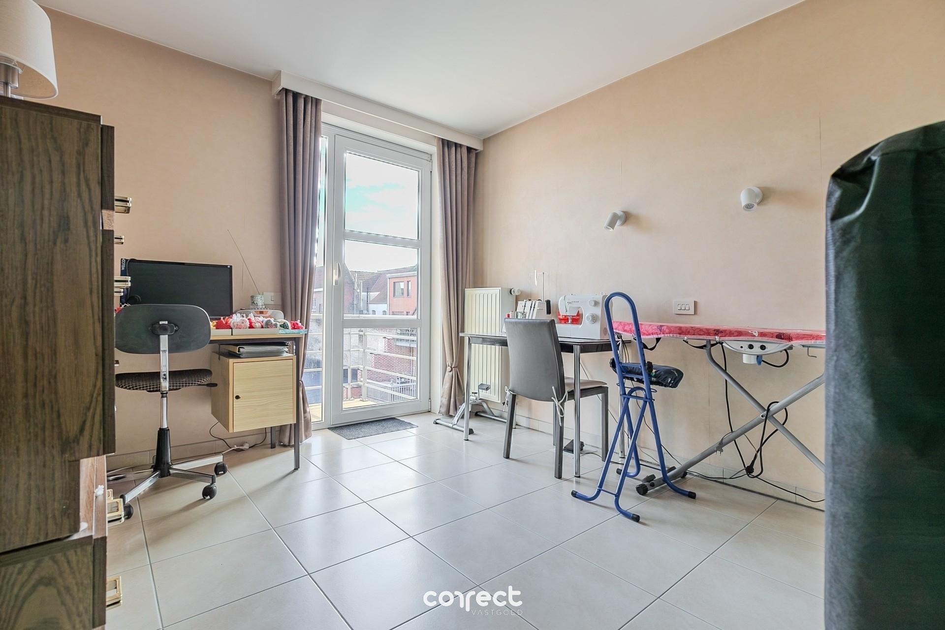 Centraal gelegen appartement met zicht op de markt van Torhout. - foto 5