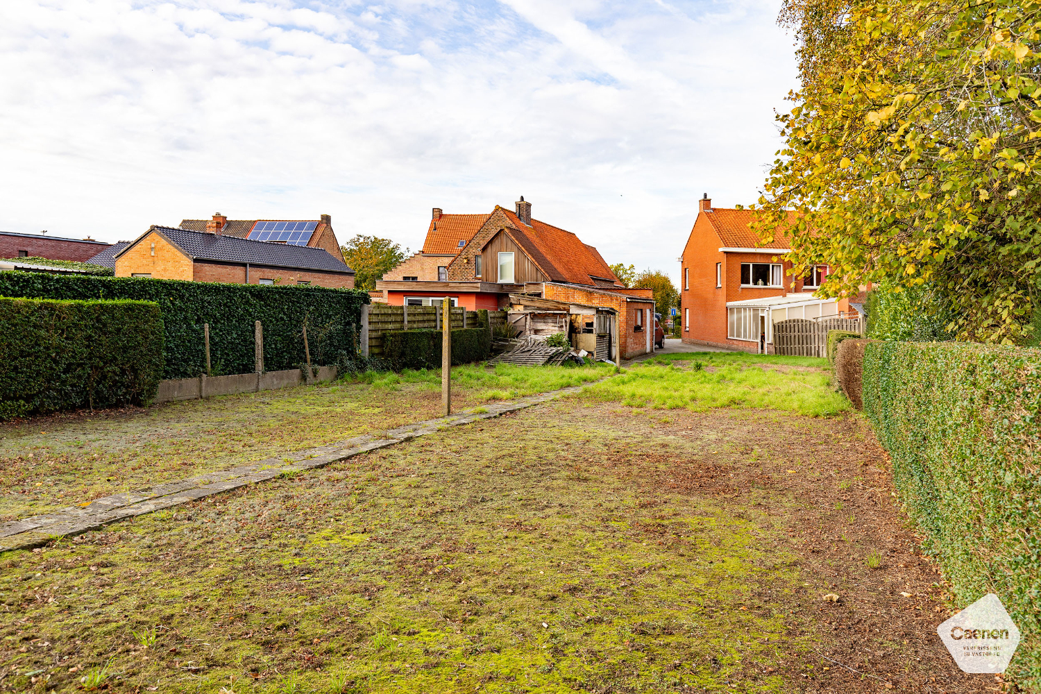 TE RENOVEREN HALF-OPEN WONING MET GARAGE EN 3 SLAAPKAMERS - photo 2