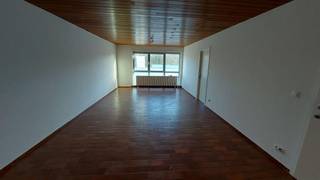 Dit appartement is gelegen op de tweede verdieping van een kleine residentie in het hartje van Koekelare.<br /><br />Indeling appartement:<br />* inkom<br />* toilet<br />* woonkamer<br />* keuken<br />* badkamer<br />* 2 slaapkamers<br />* berging<br />* terras<br /><br />Centrale verwarming op aardgas.<br /><br />€50 bijkomende syndic kosten.<br /><br />Slechts €100 voorschot voor waterverbruik, verwarming (caloriemeters).