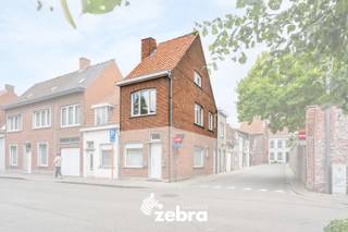 Dit duplexappartement bevindt zich pal in het centrum van Tielt. Handelszaken, horeca, scholen, sportvoorzieningen en recreatieve...