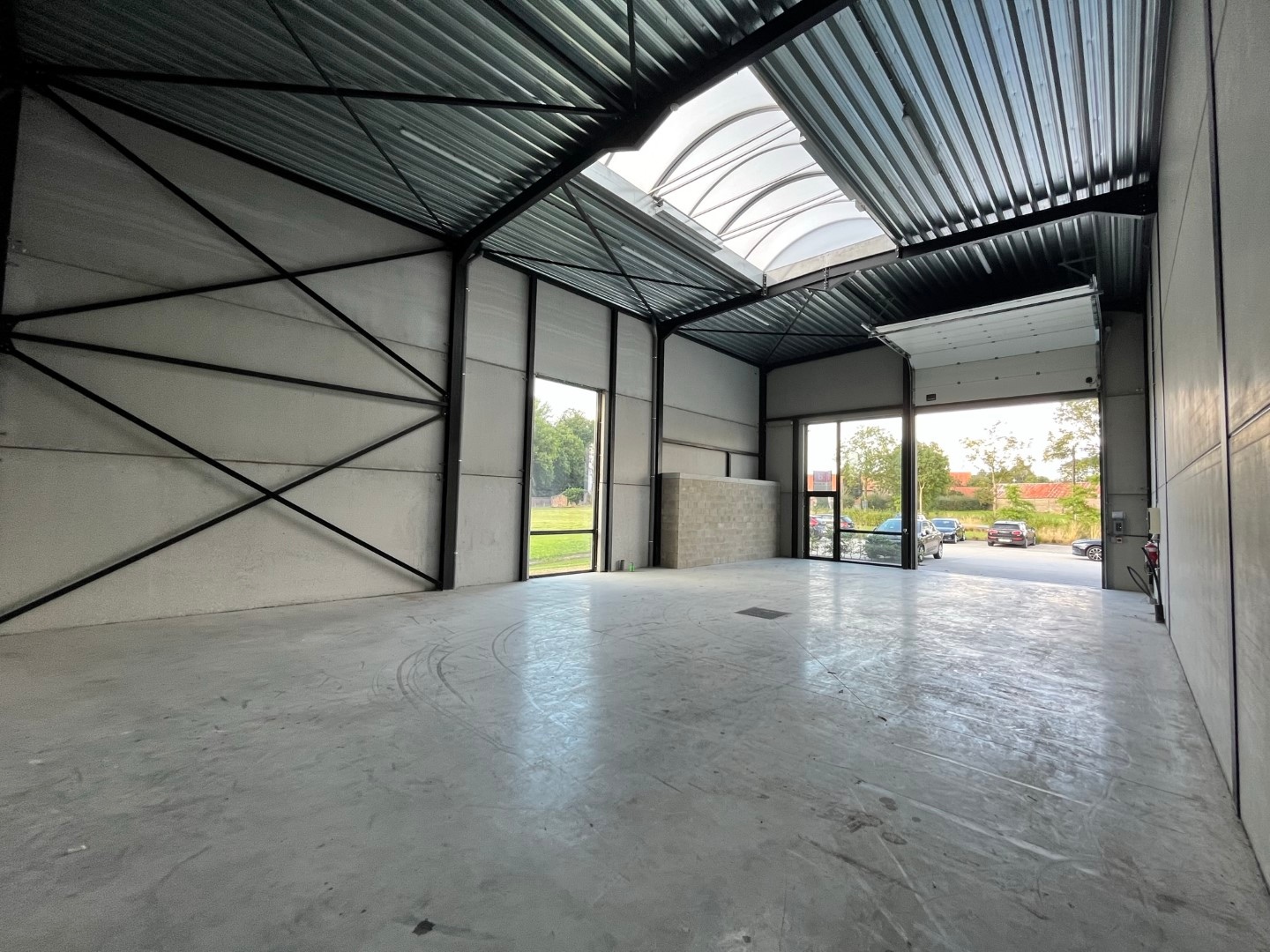 Goed gelegen KMO-unit te huur in Zwevezele - foto 1