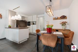 Te koop: gerenoveerd appartement in de Steekspelstraat, Koksijde, met lateraal zeezicht en optie tot aankoop van een garage in het gebouw. Dit...