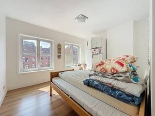 Dit eigendom, momenteel te koop, biedt een uitstekende investeringskans in de historische stad Brugge. De locatie in de Boeveriestraat, vlak bij...