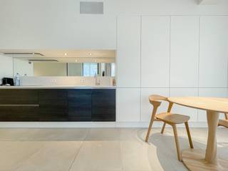 Subliem smaakvol ingericht hoek appartement gelegen in een recente residentie nabij de Dumortierlaan en het Driehoekplein.Het lichtrijk appartement...