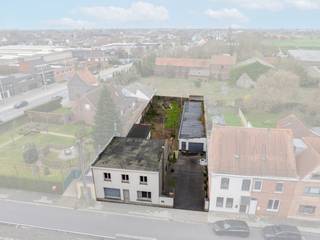 Op zoek naar een ruime woning met werkplaats of hobbyruimte? Dit is de kans! Deze kloeke te renoveren woning in Beveren-Leie beschikt over...