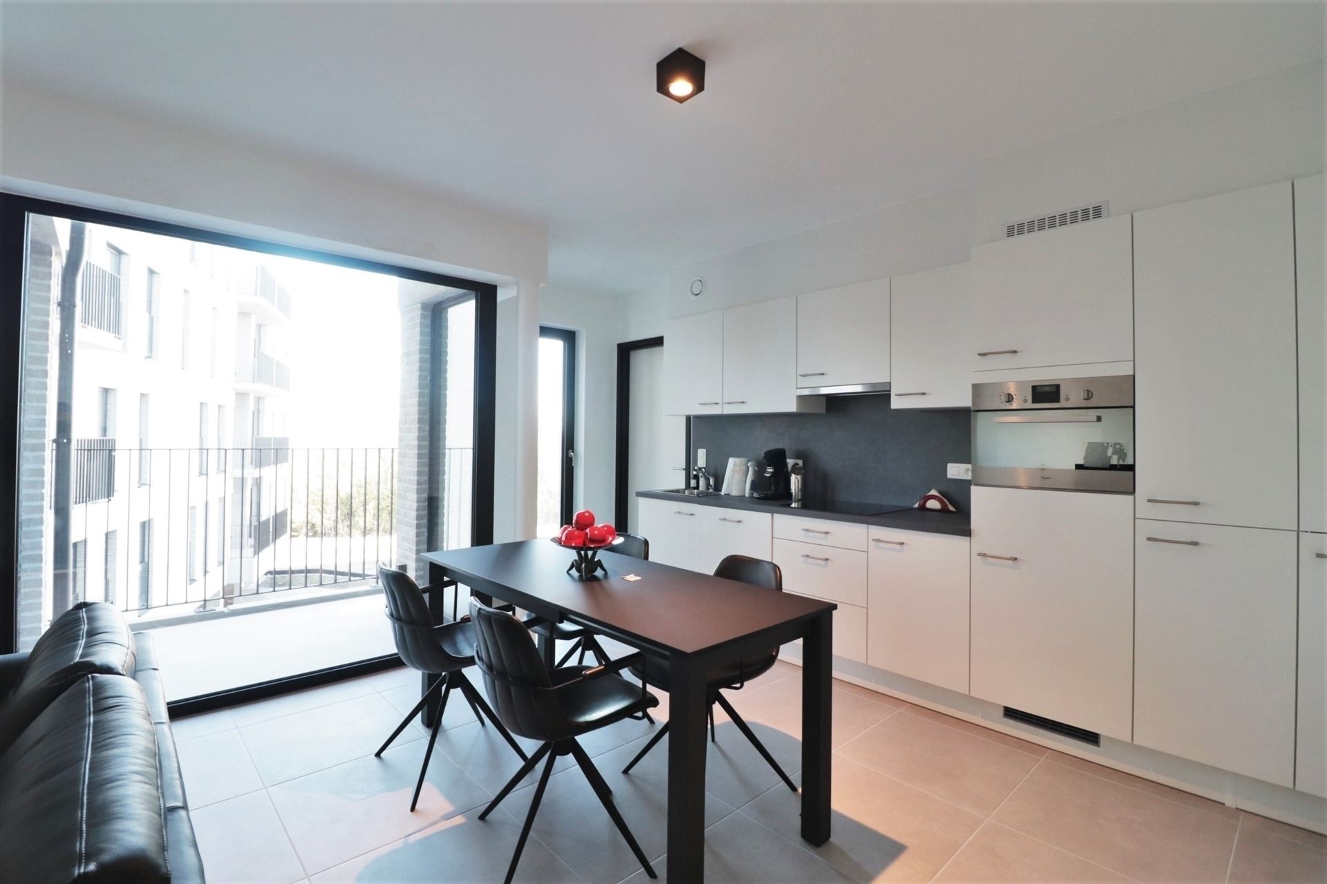 Verhuurd appartement met 1 slaapkamer en ondergrondse autostaanplaats op centrale locatie in Maasmechelen! - foto 2