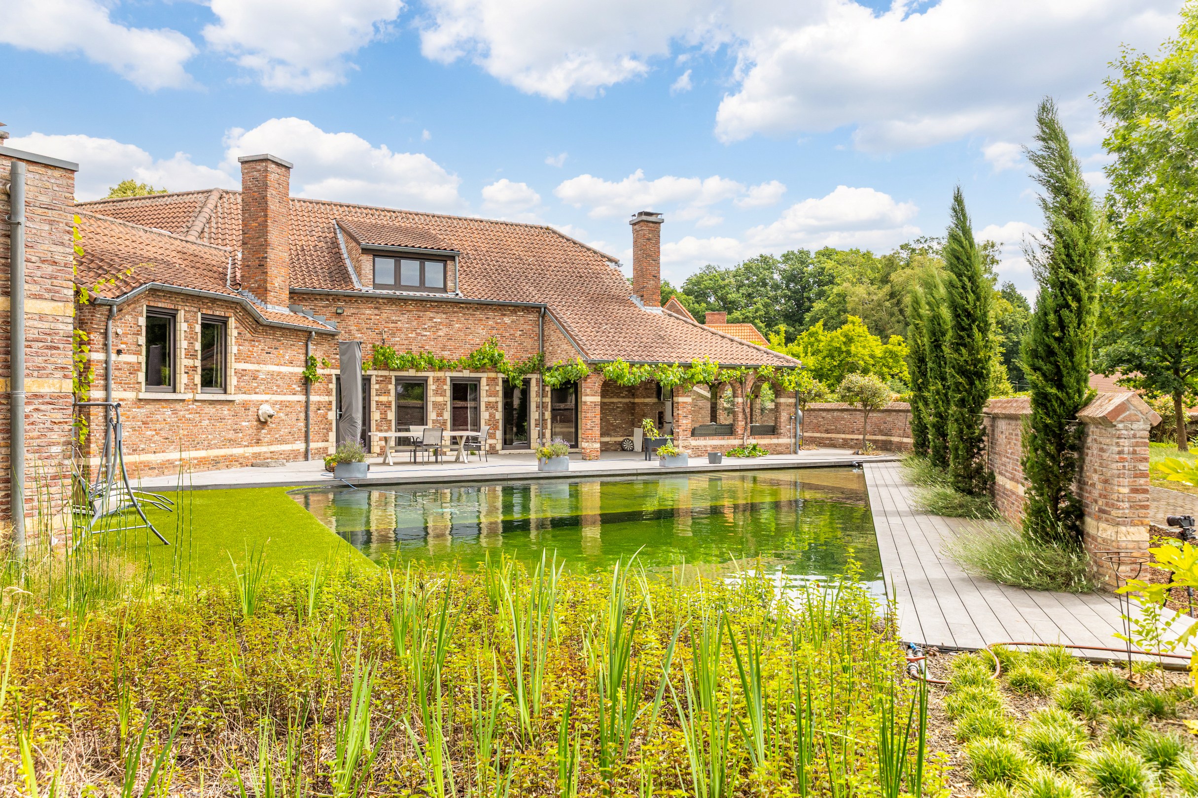 Exclusieve karaktervolle villa van +-585 m² op een prachtige natuurlijke terrein van 4875m² te Hasselt. - foto 3