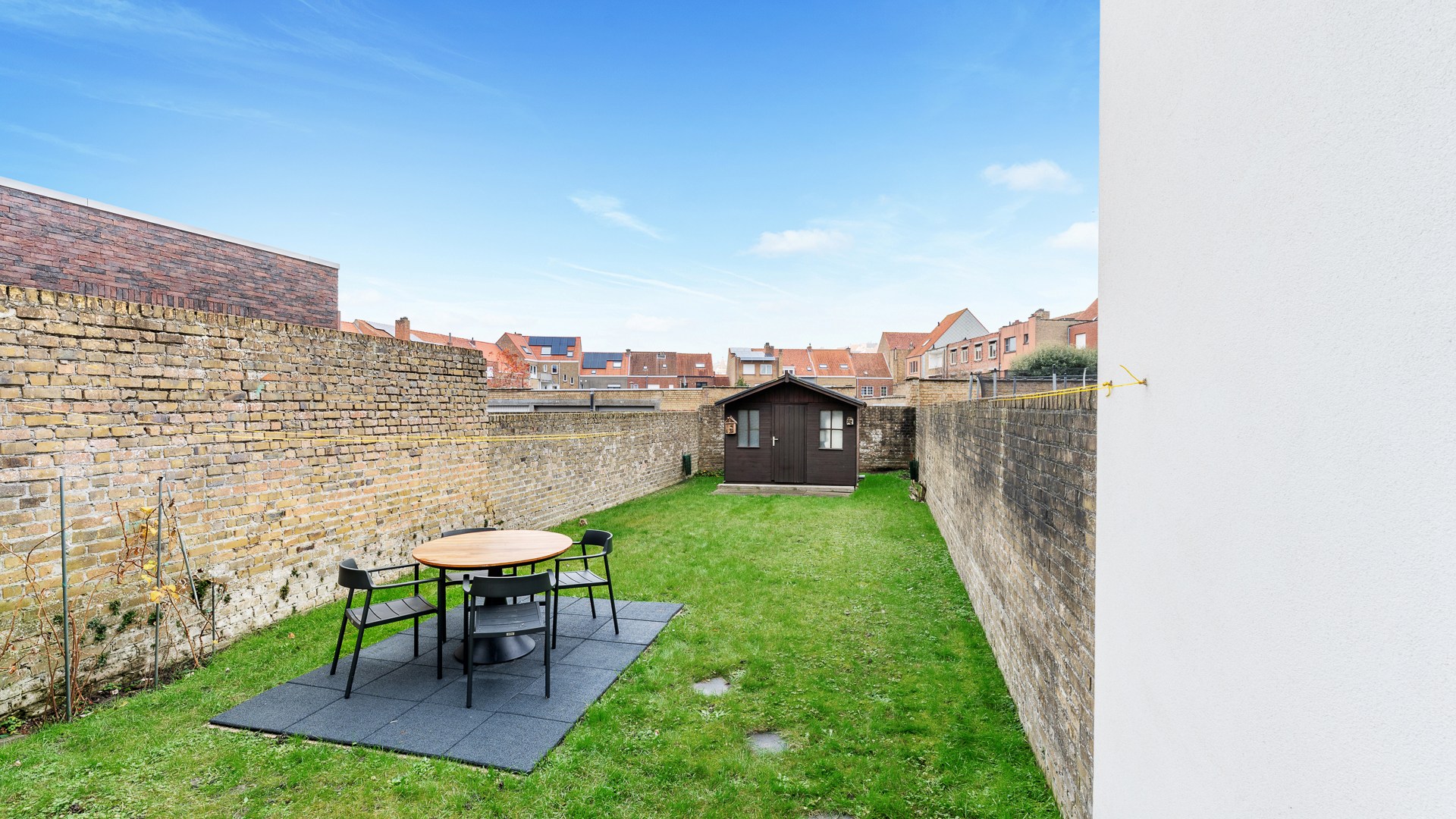 Centraal gelegen appartement met grote tuin te Heist - foto 2