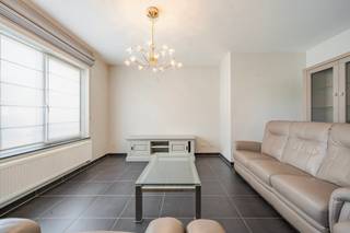 Ontdek dit aangename en lichtrijke appartement, ideaal gelegen in het centrum van Torhout. Het appartement is perfect voor wie op zoek is naar...