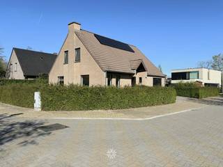 DE PINTE- Eikelstraat 10 - Ben je op zoek naar een ruime villa in een rustige woonwijk te huur in De Pinte? Dan is deze mooie woning misschien...