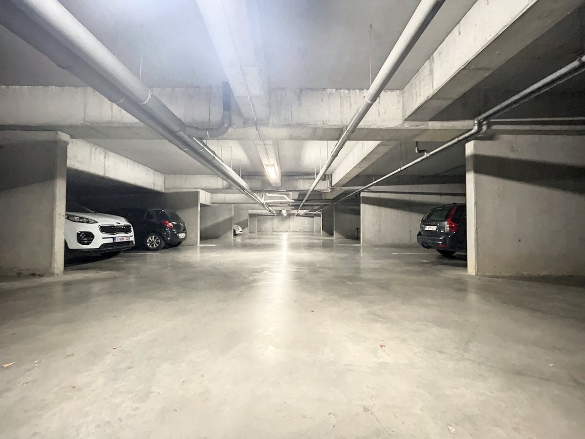 Underground parking space for rent with a prime location in Ghent - photo 4