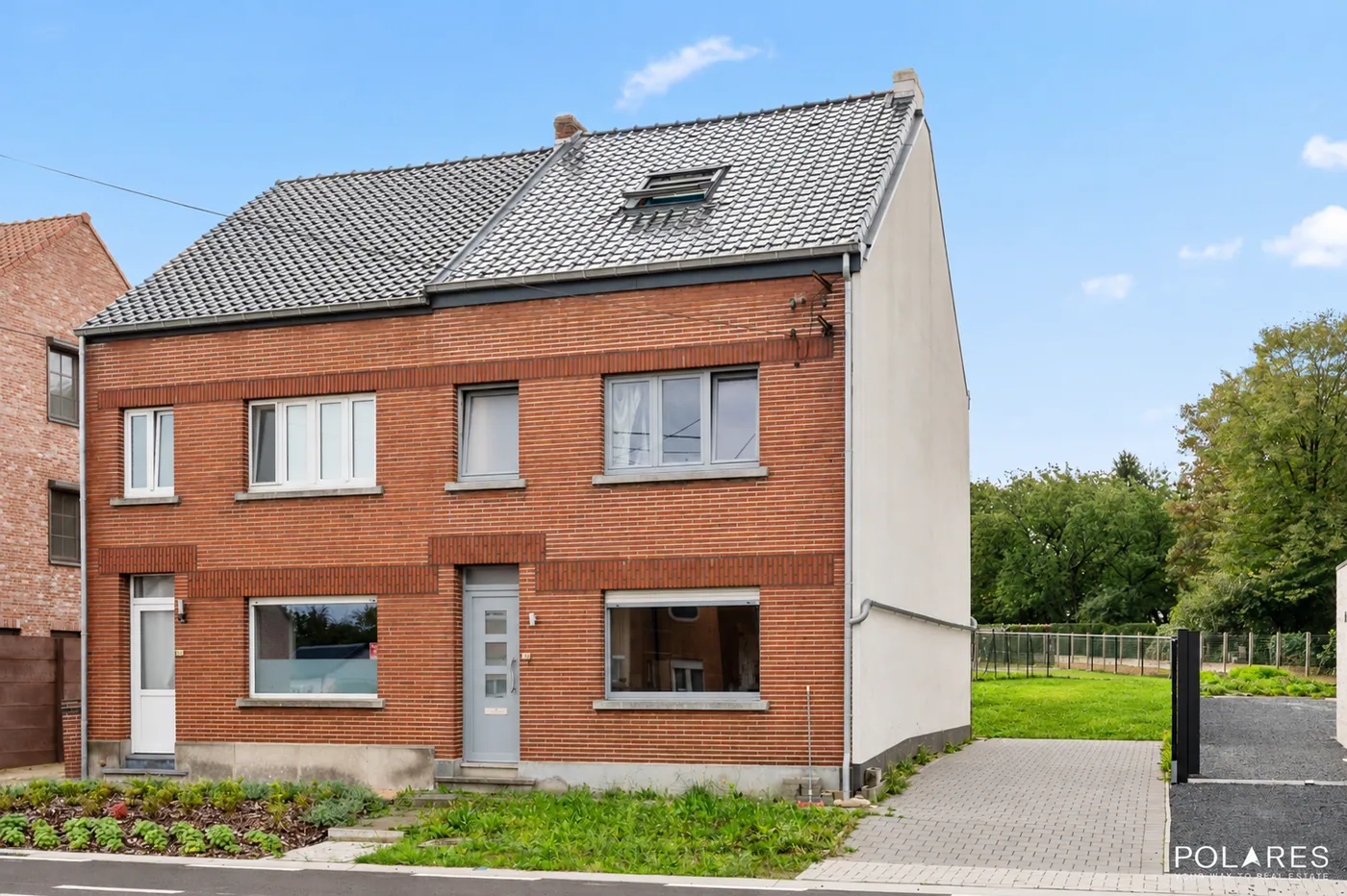 Gerenoveerde gezinswoning met 3 slaapkamers - foto 1