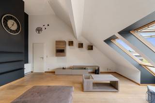 Prachtig loftappartement van meer dan 132 m², gelegen in een rustige, nette en beveiligde residentie, dichtbij alle voorzieningen...