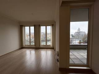 Dit gunstig gelegen appartement nabij het bruisende stadscentrum voorziet:Inkomhal, ruime leefruimte, keuken met hedendaags comfort, 2 slaapkamers,...