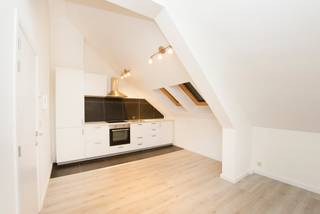 JETTE, in a small condominium with low charges, beautiful recently renovated one-bedroom apartment of ±34m² located on the 4th floor without...