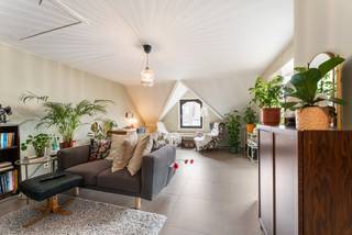 Centrally located, ready-to-move-in and cozy 1-bedroom apartment (81 m²) for sale in the center of Roeselare.The central location in the...