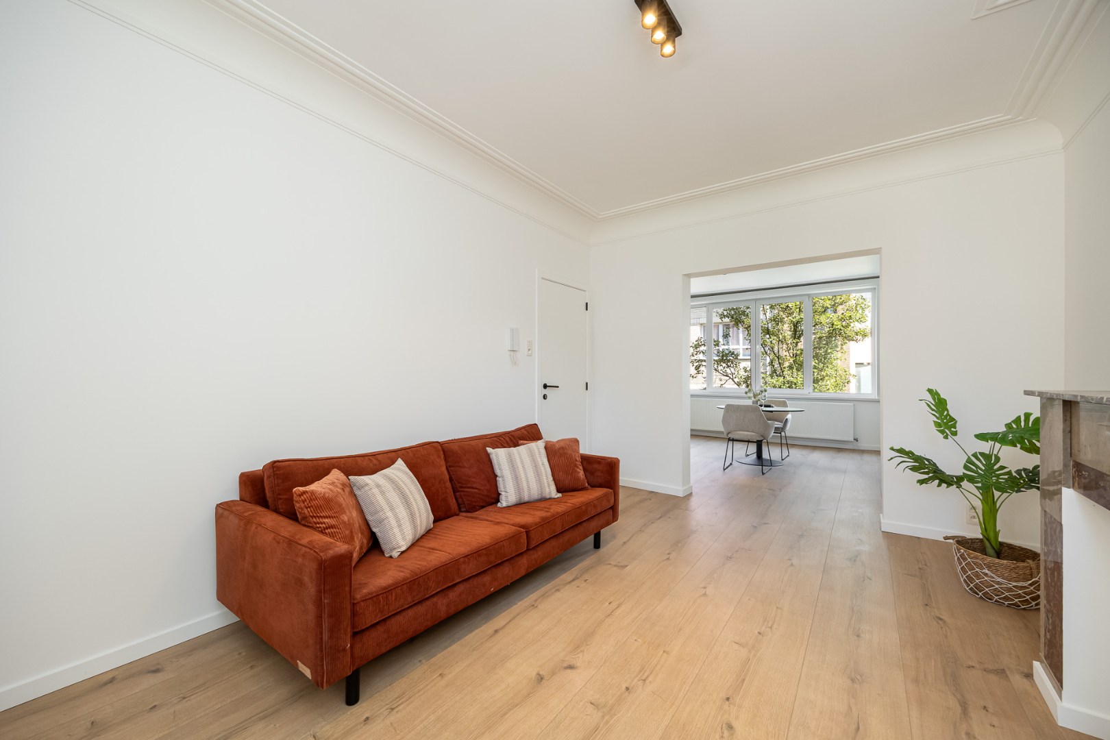 Gerenoveerd appartement met terras te Antwerpen! - foto 4