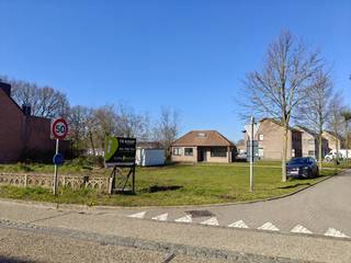 Dit perceel is gelegen in Mol - Millegem langs de kruising Milostraat - Fazantstraat. Je geniet hier van een uitstekende verbinding naar de...