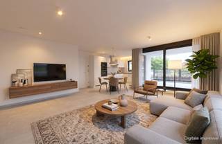 <p><span>Ontdek dit prachtige nieuwbouwappartement op de eerste verdieping van Residentie Wolfakker, een kleinschalig en kwalitatief woonproject in een rustige, groene omgeving aan de rand van het centrum van Wezemaal. Het appartement combineert hedendaags wooncomfort, een doordachte indeling en een energiezuinige afwerking met een uitstekende bereikbaarheid.</span></p><p><span> </span></p><p><span>De lichtrijke leefruimte met open keuken vormt het hart van de woning en sluit naadloos aan op het ruime, overdekte terras. Dankzij de oostelijke oriëntatie geniet u hier elke ochtend van de eerste zonnestralen, terwijl het overdekte karakter ervoor zorgt dat u het terras het hele jaar door comfortabel kunt gebruiken. Een ideale plek om rustig te ontbijten of te ontspannen met zicht op de groene omgeving.</span></p><p><span>Het appartement wordt afgewerkt met hoogwaardige en duurzame materialen en voldoet aan de hedendaagse BEN-normen, wat garant staat voor een laag energieverbruik en optimaal wooncomfort. De praktische indeling biedt alle ruimte om comfortabel te wonen, met veel aandacht voor lichtinval en functionaliteit. De aanwezigheid van een lift zorgt voor een vlotte en comfortabele bereikbaarheid.</span></p><p><span> </span></p><p><span>Daarnaast bestaat de mogelijkheid om twee autostaanplaatsen en een private berging aan te kopen, wat het dagelijkse wooncomfort verder verhoogt. </span><span>Prijzen zijn te verkrijgen op kantoor.</span></p><p><span> </span></p><p><span>Residentie Wolfakker is gelegen op wandelafstand van het station van Wezemaal en op slechts enkele minuten van de E314. Daarnaast bevinden het natuurdomein Wijngaardberg, winkels, scholen en andere voorzieningen zich in de onmiddellijke omgeving, waardoor u geniet van een perfecte combinatie van rust, natuur en een vlotte bereikbaarheid.</span></p><p><span> </span></p><p><span>Een unieke opportuniteit voor wie op zoek is naar een kwalitatief, energiezuinig appartement met een prachtig overdekt terras op een toplocatie in Wezemaal.</span></p><p><span> </span></p><p><span>Dit nieuwbouwappartement biedt de perfecte combinatie van comfort, duurzaamheid op een uitstekende locatie in het hart van Wezemaal.</span></p><p><span> </span></p><p><span>Contacteer Dupont Vastgoed (Sonja Van Meeuwen, BIV 514142) op het nummer 0495/52 00 99 om een bezoek in te plannen.</span></p><p><span> </span></p>
