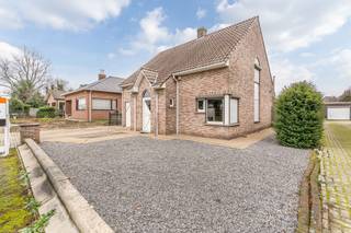 Instapklare gezinswoning met 3 slaapkamers, 1 badkamer, douchekamer en inpandige garage. Gelegen op een ruim perceel (1073 m²) net buiten het...