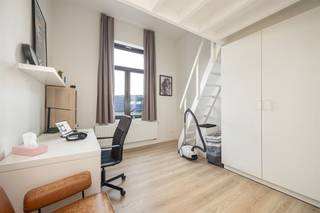 Maison d'étudiants rénovée avec 5 chambres à un emplacement de choix à LouvainCette maison d'étudiants rénovée de haute qualité avec cinq chambres...