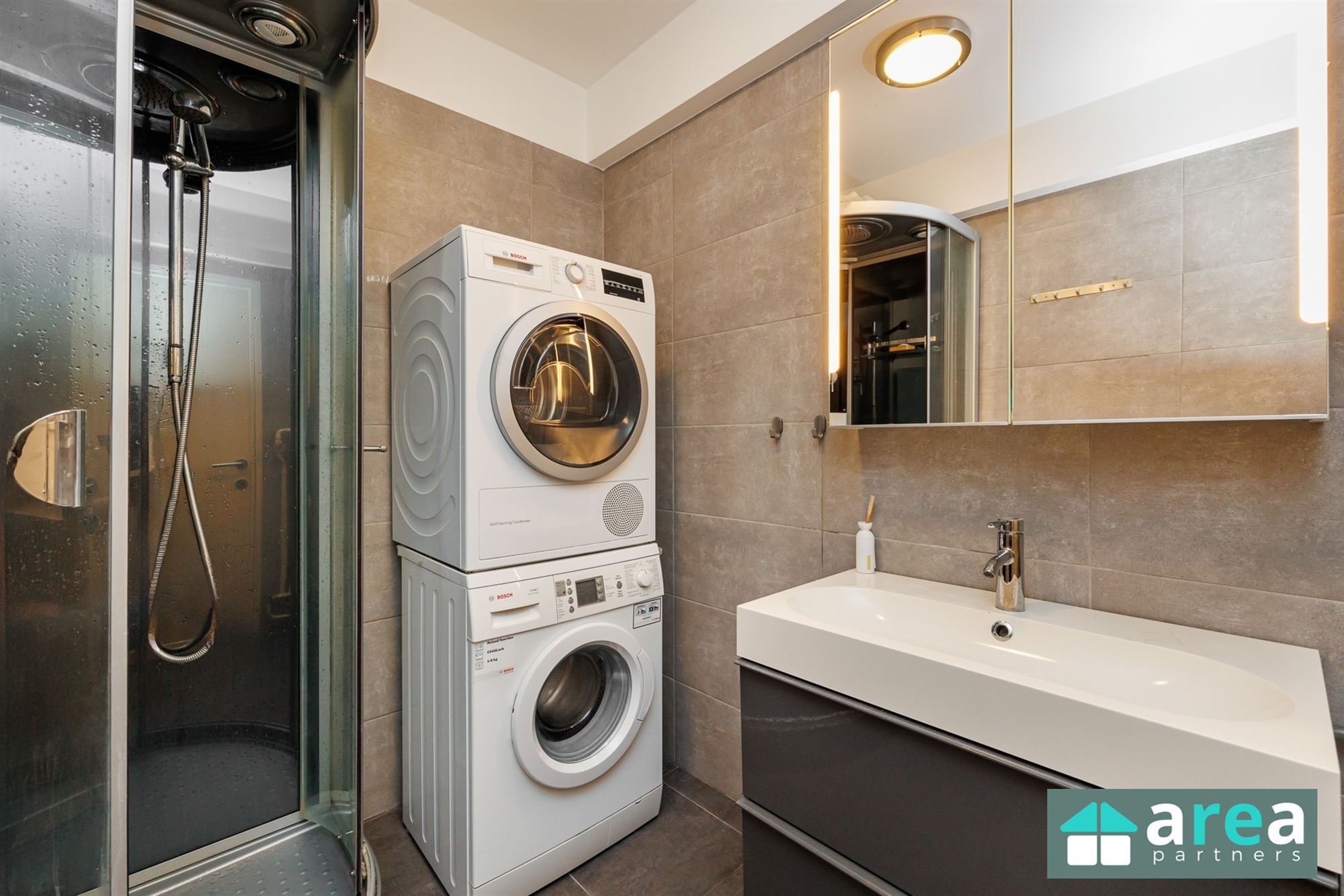 Instapklaar appartement met 2 slpk. én terras op toplocatie! - foto 5