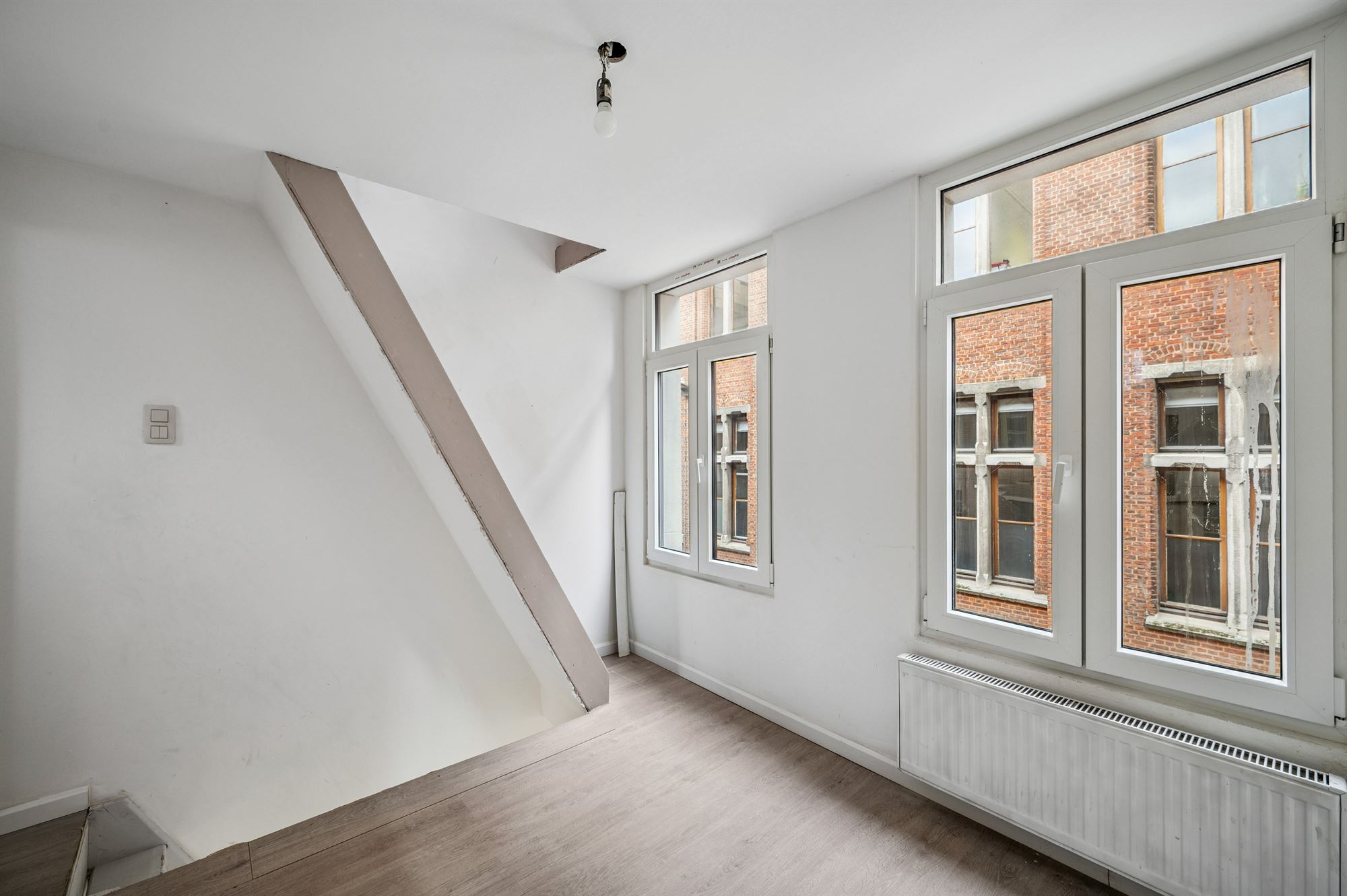 Ideale totale renovatiekans: rijwoning met 2 kamers - foto 4