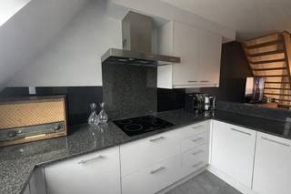 Inscrivez-vous pour l’appartement via le lien suivant: https://shorturl.at/CJ1DjCet appartement en duplex très lumineux bénéficie d'un emplacement...