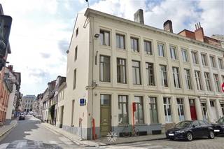 GENT - Savaanstraat 88: Op zoek naar een volledig gerenoveerde en gemeubelde studio in centrum Gent? Dan is dit pand mogelijk iets voor u. De...