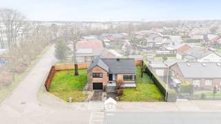 [[ DIT PAND NEEMT DEEL AAN DE ERA OPEN HUIZEN DAG OP 14/3 VAN 16:00 TOT 17:00 ]]Te koop: Gerenoveerde split-level woning in Oudsbergen, gelegen in de...