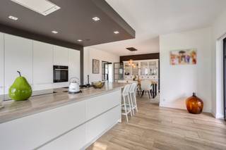 Deze prachtige nieuwbouwwoning, gelegen aan de Hondsbergstraat 21 te Herfelingen, bevindt zich op een uitzonderlijk ruim perceel van maar liefst...