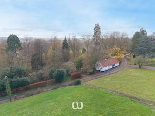 Ben je op zoek naar een hoeve op een prachtige ligging die je nog volledig naar eigen smaak kan renoveren? Dit is jouw kans.Deze woning bevindt zich...