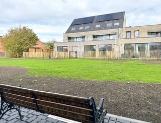 Dit luxe duplexappartement is prachtig gelegen in het rustige groene Verrebroek.Het appartement is gelegen op de eerste en tweede verdieping.Uw...