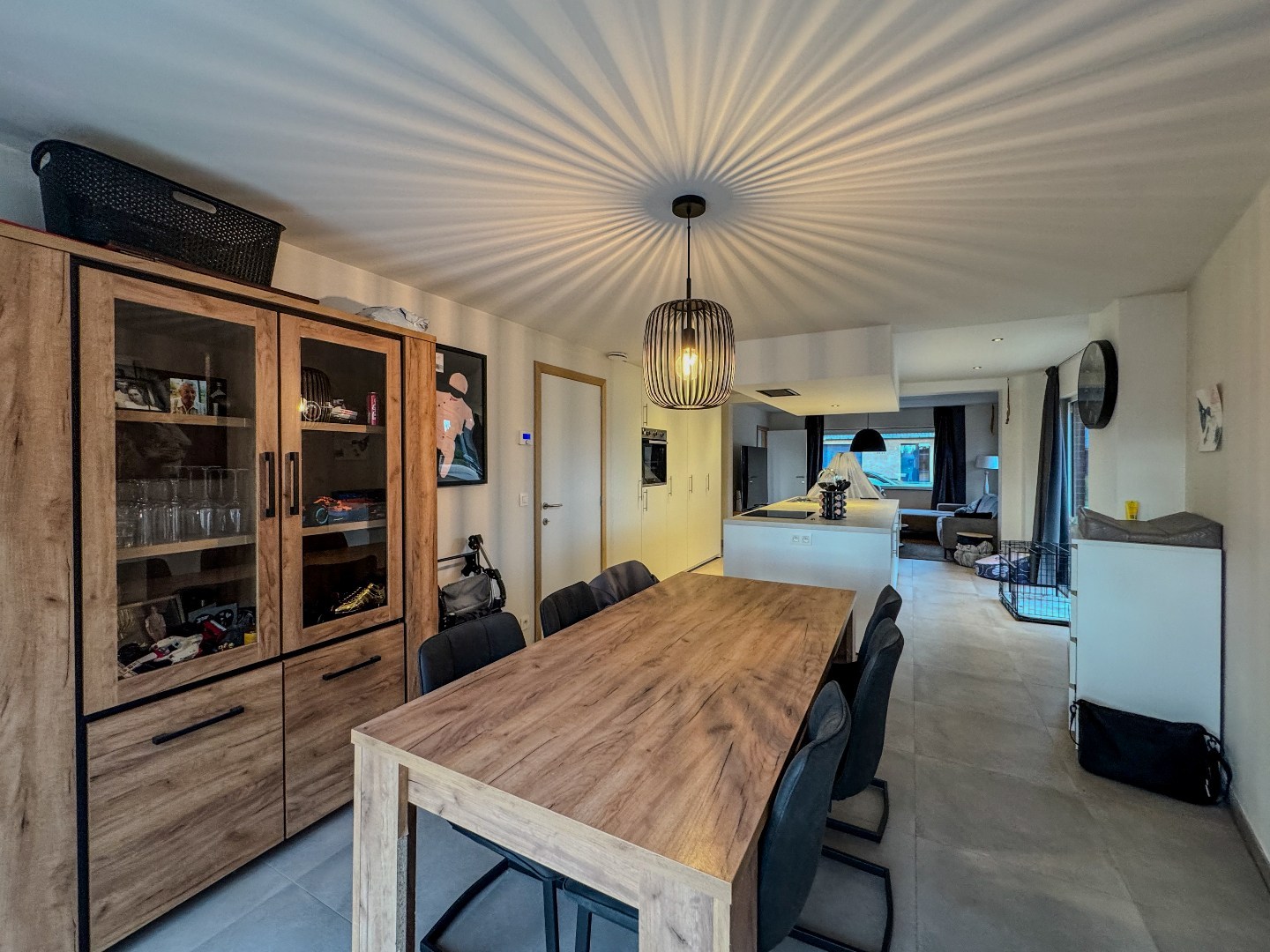 Volledig gerenoveerde woning met 3 slaapkamers, carport en tuin. - foto 5