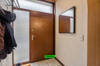 Op wandelafstand van de gezellige markt van Staden bevindt zich deze charmante woning met 3 slaapkamers.Via de inkomhal met gastentoilet bereikt u de...