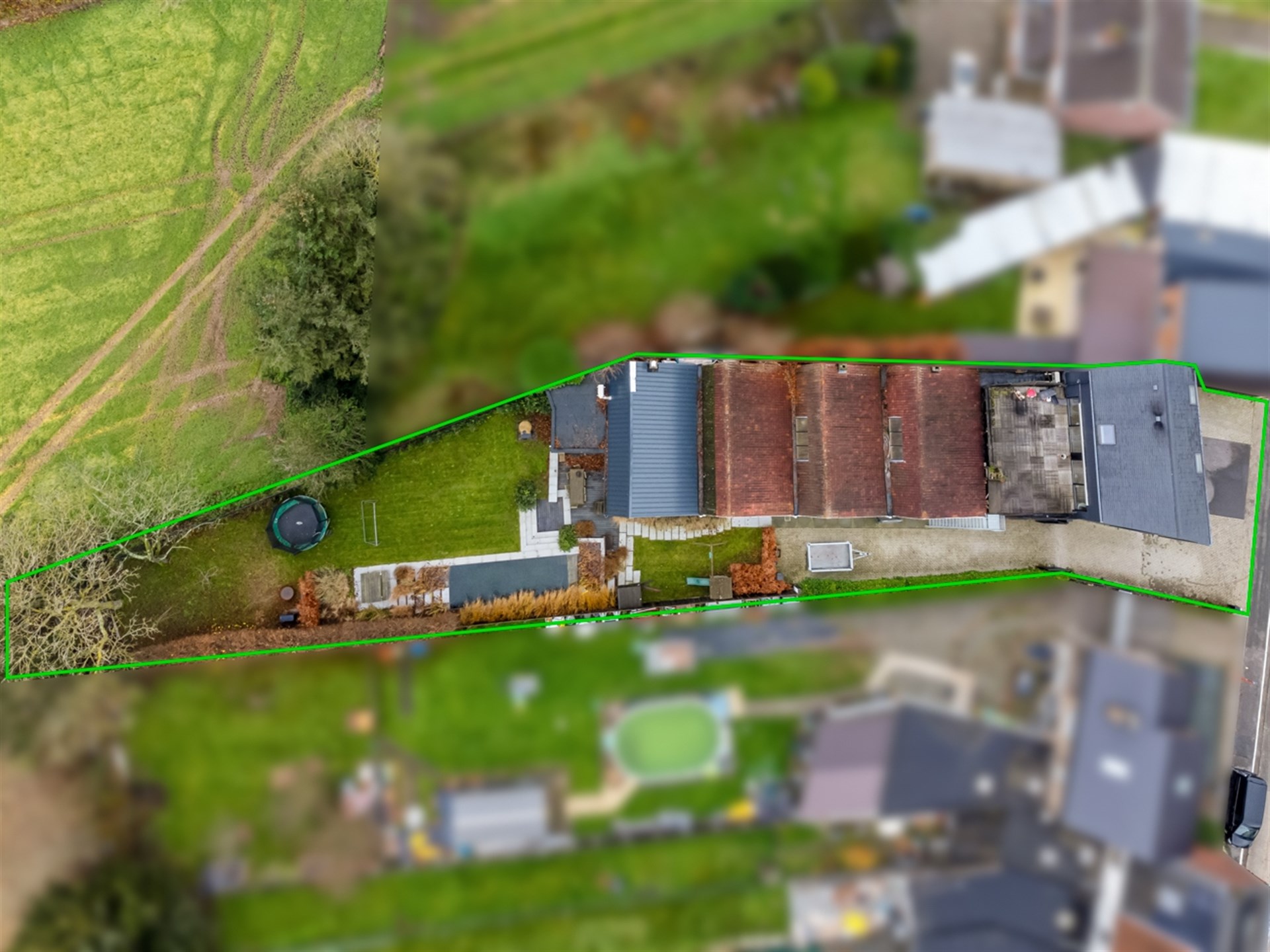 Veelzijdig gebouw bestaande uit handelspand/kantoorruimte, woonst met 4 slpks en tuinloft met 1 slpk - foto 4