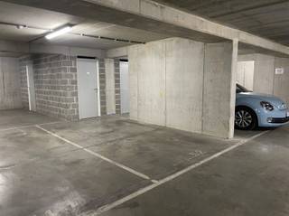 <p>Emplacement souterrain numéro 52, facilement accessible, à louer dans la résidence Pelikaan, récemment construite en 2009. L'emplacement est immédiatement disponible. Contactez Frederik pour plus d'informations ou une première visite: frederik@immo-time.be</p>
