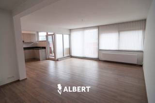 Welkom bij deze prachtige flat te koop in Diepenbeek, België!Dit appartement beschikt over een ruime woonkamer, open keuken, 3 slaapkamers, 1...