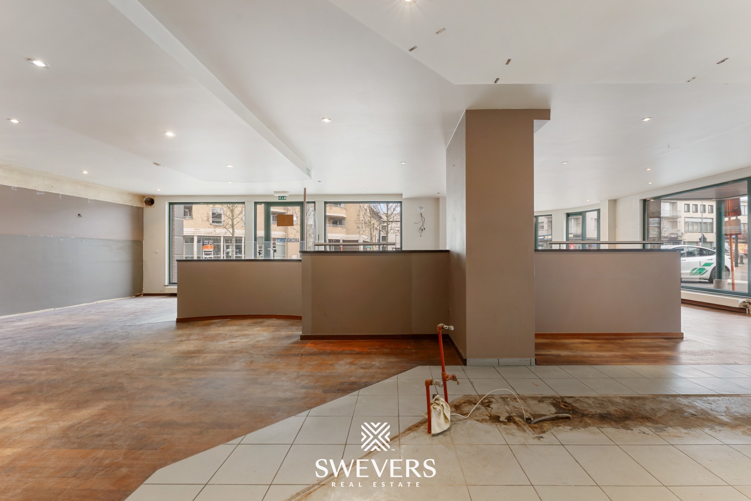 Commerciële opportuniteit met veel visibiliteit en ruimte in het centrum van Beringen - foto 4