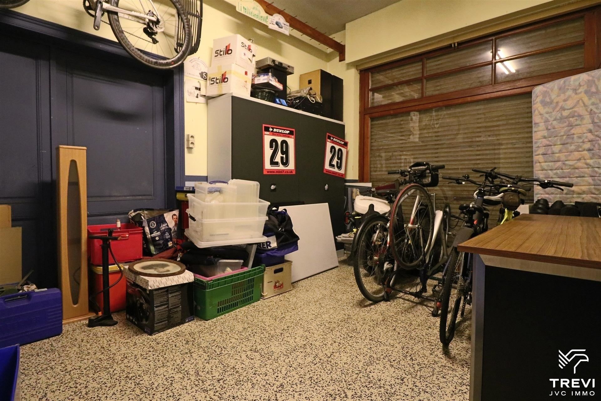 Grand entrepôt/garage avec partie bureau/commerce - photo 5