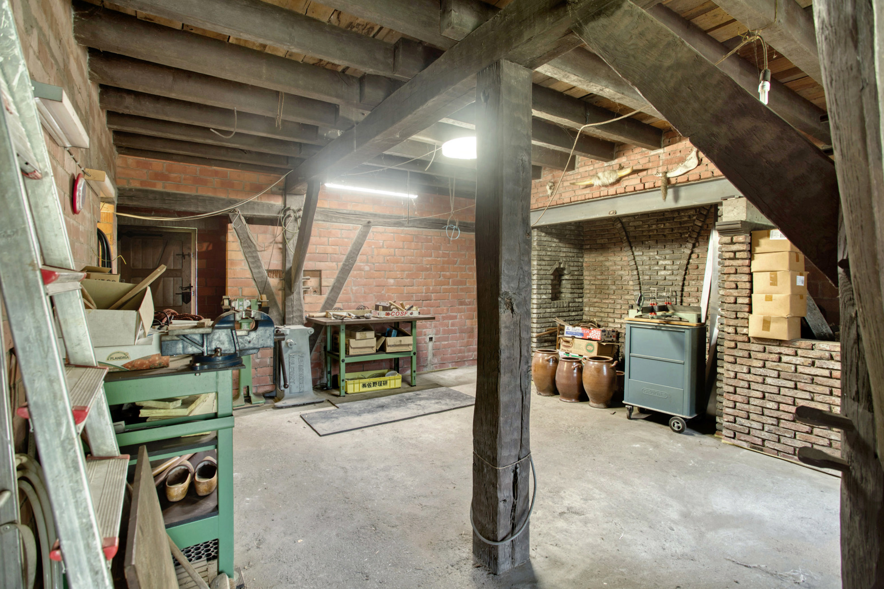 Af te werken woonst op 1588m² (+ perceel 8592m²) - foto 4