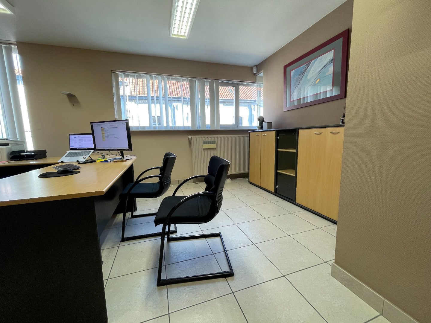 Commercieel gelegen kantoorruimtes te huur nabij centrum Kuurne (±168 m²) - foto 5