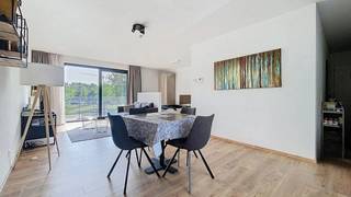 Lichtrijke studio (58m²) te koop, gelegen op de eerste verdieping van een recent appartementsgebouw, opgeleverd in 2018. Deze instapklare...