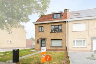 Gezinswoning in rustige woonbuurt en toch vlakbij centrum en de belangrijkste invalswegen. Stevig gebouwd en goed onderhouden. Het huis...