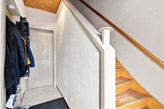 Op zoek naar een gezellige woning op een rustige ligging, maar toch dicht bij het centrum? Deze charmante woning in Staden biedt een aangename combinatie van rust, comfort en praktische ruimtes. <br /><br />De woning beschikt over een gezellige leefruimte met eetplaats en zithoek, een keuken, 3 slaapkamers en de mogelijkheid om een vierde slaapkamer te creëren op zolder. Daarnaast zijn er een badkamer, berging en een aangebouwd bijgebouw. <br /><br />Ook buiten is het aangenaam vertoeven dankzij de charmante tuin, een fijne plek om te genieten van de rust en het groen. 🌿<br /><br />Met een bewoonbare oppervlakte van ca. 135 m² is dit een praktische woning met een warme uitstraling en heel wat mogelijkheden. De woning heeft een EPC-label F. Hierdoor is de renovatieverplichting van toepassing. <br /><br />Een gezellige woning op een rustige ligging, vlak bij het centrum van Staden. Een mooie kans voor wie op zoek is naar een woning met karakter en mogelijkheden!<br /><br />📞 Interesse? Contacteer Thijs, Friedel of Nina:<br />📲 051 57 54 61<br />📧 thijs@grouptrybou.be | friedel@grouptrybou.be | nina@grouptrybou.be