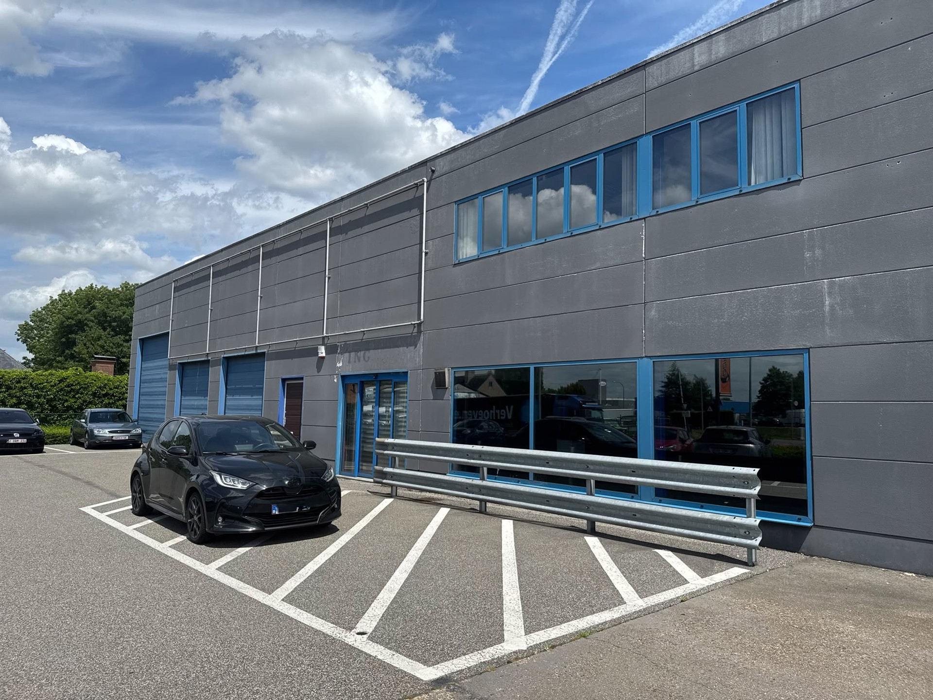 Magazijn 435m² met kantoren te huur TTS-zone aan N16 in Temse - foto 1