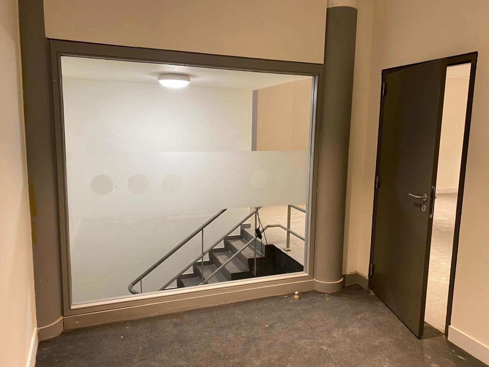 Handelsgelijkvloers van maar lietst 146m² op AAA- Locatie - foto 4