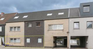 Dit gelijkvloers appartement is uitstekend gelegen nabij belangrijke invalswegen, winkels, scholen en openbaar vervoer. Dankzij deze centrale...