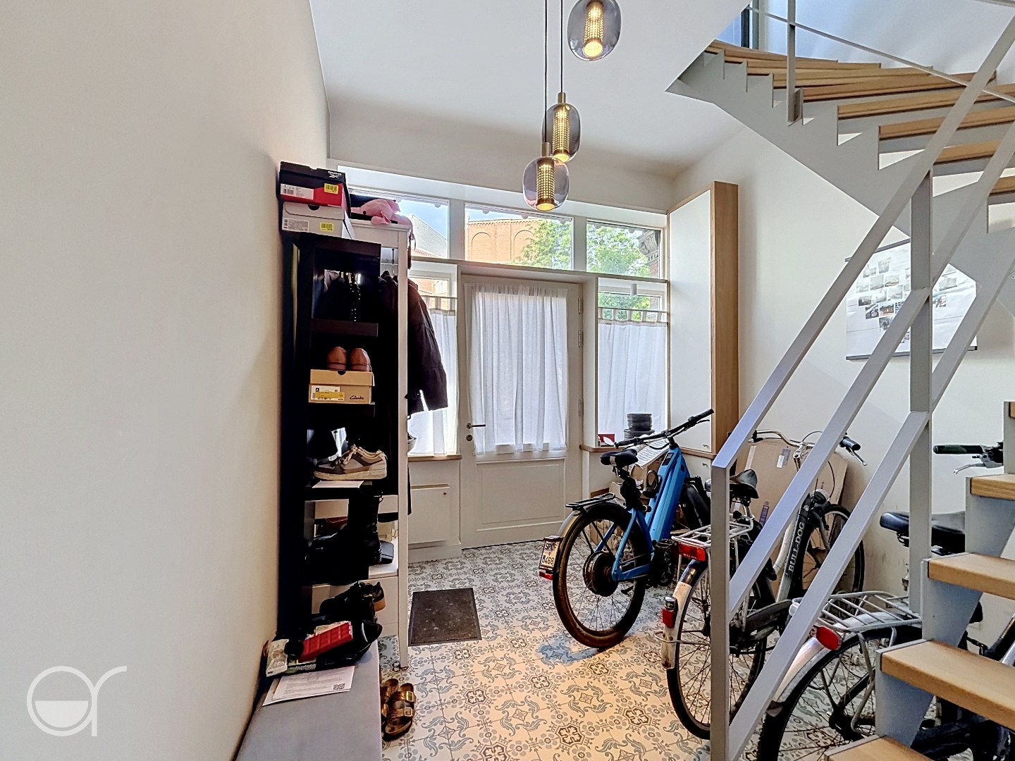 Mooie rijwoning gelegen aan rustige buurt - foto 2