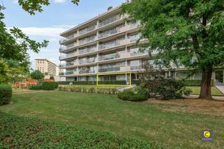 Charmant en lichtrijk gelijkvloers appartement met 3 slaapkamers en grote tuin!Dit riant en lichtrijk appartement met prachtige tuin ligt in een...